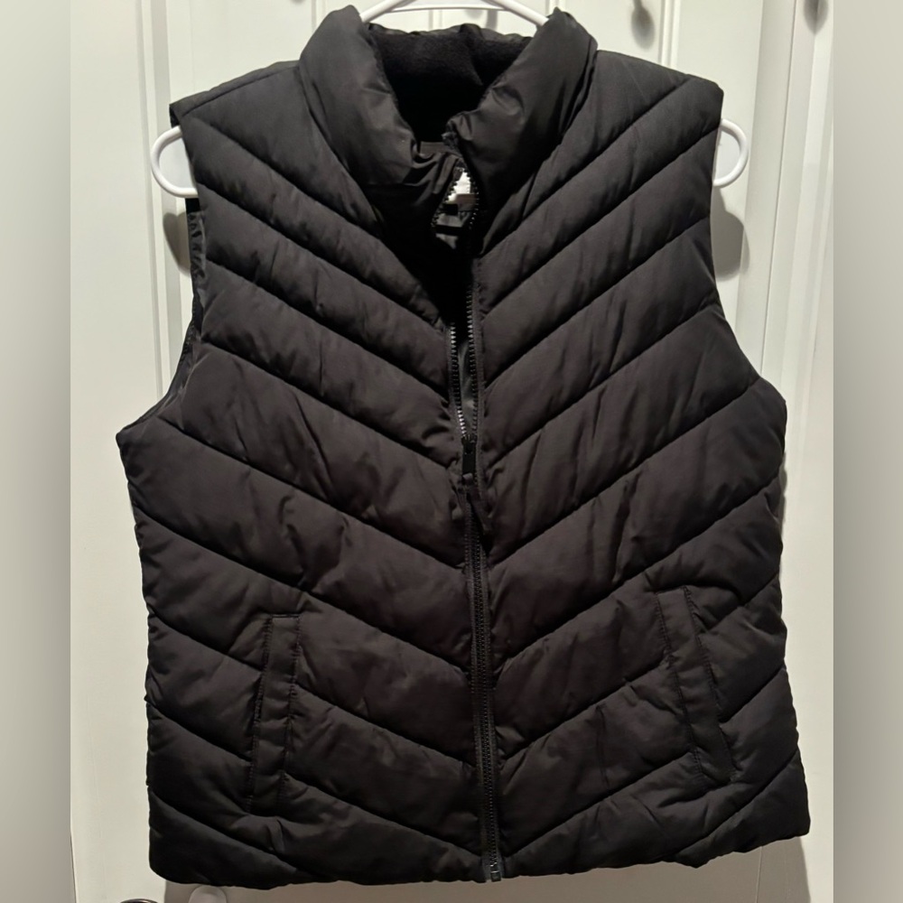 Gap women’s size medium puffer vest